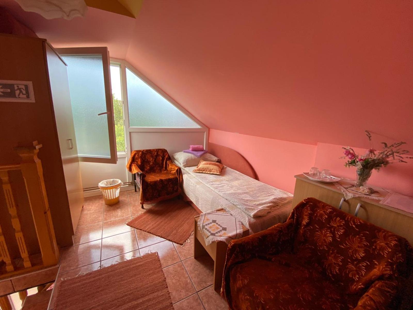 Sud ,,Antal I Olga,, Skorenovac Quarto foto